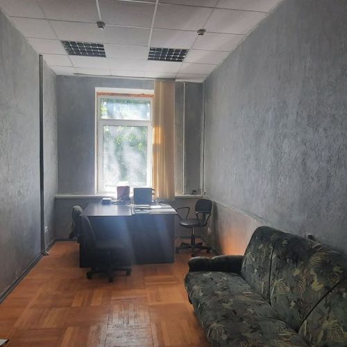 Административное здание со складом в центре Минска