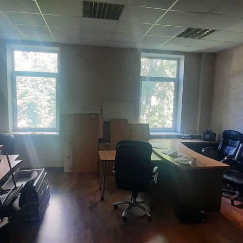 Административное здание со складом в центре Минска