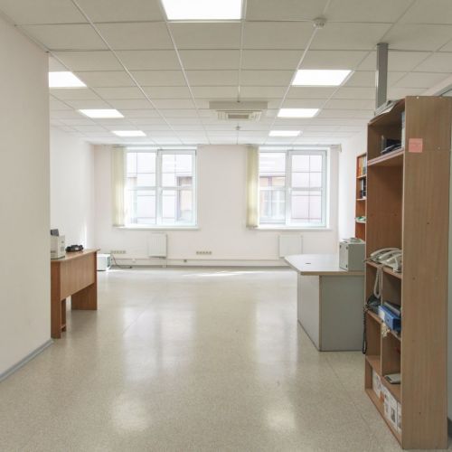 Часть помещения в бизнес-центре (609 кв.м) - повторные торги