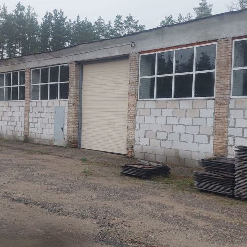 Здание и лесопильное оборудование