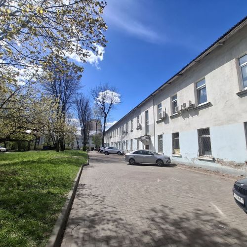 Административное здание со складом в центре Минска