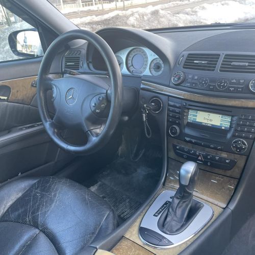 MERCEDES-BENZ E280, 2005 года выпуска