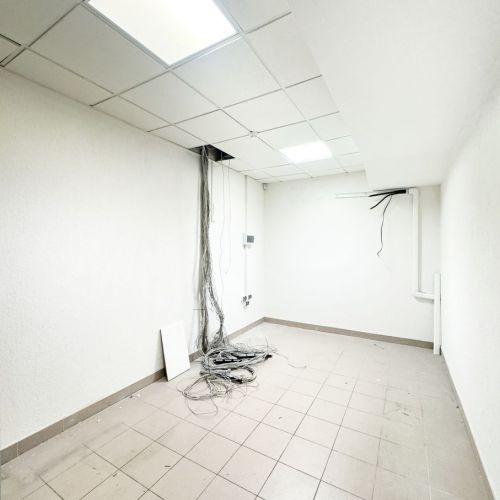 Часть помещения в бизнес-центре (609 кв.м) - повторные торги