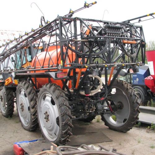 Самоходный опрыскиватель-разбрасыватель Туман-2М