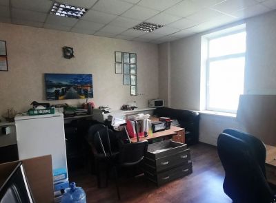 Административное здание со складом в центре Минска