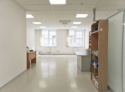 Часть помещения в бизнес-центре (609 кв.м) - повторные торги
