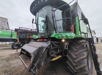 Комбайн Deutz-Fahr 6095 HTS и рапсовый стол (лот 3)