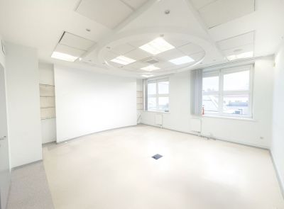 Часть помещения в бизнес-центре (335,2 кв.м) - повторные торги