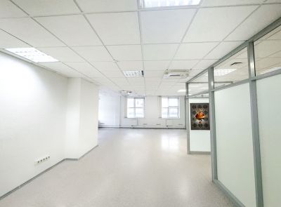 Часть помещения в бизнес-центре (609 кв.м) - повторные торги