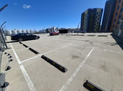 5 Машино-мест на верхнем уровне ТЦ "4 СЕЗОНА"