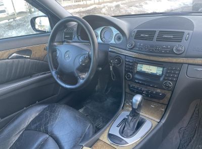 MERCEDES-BENZ E280, 2005 года выпуска
