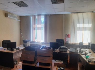 Административное здание со складом в центре Минска